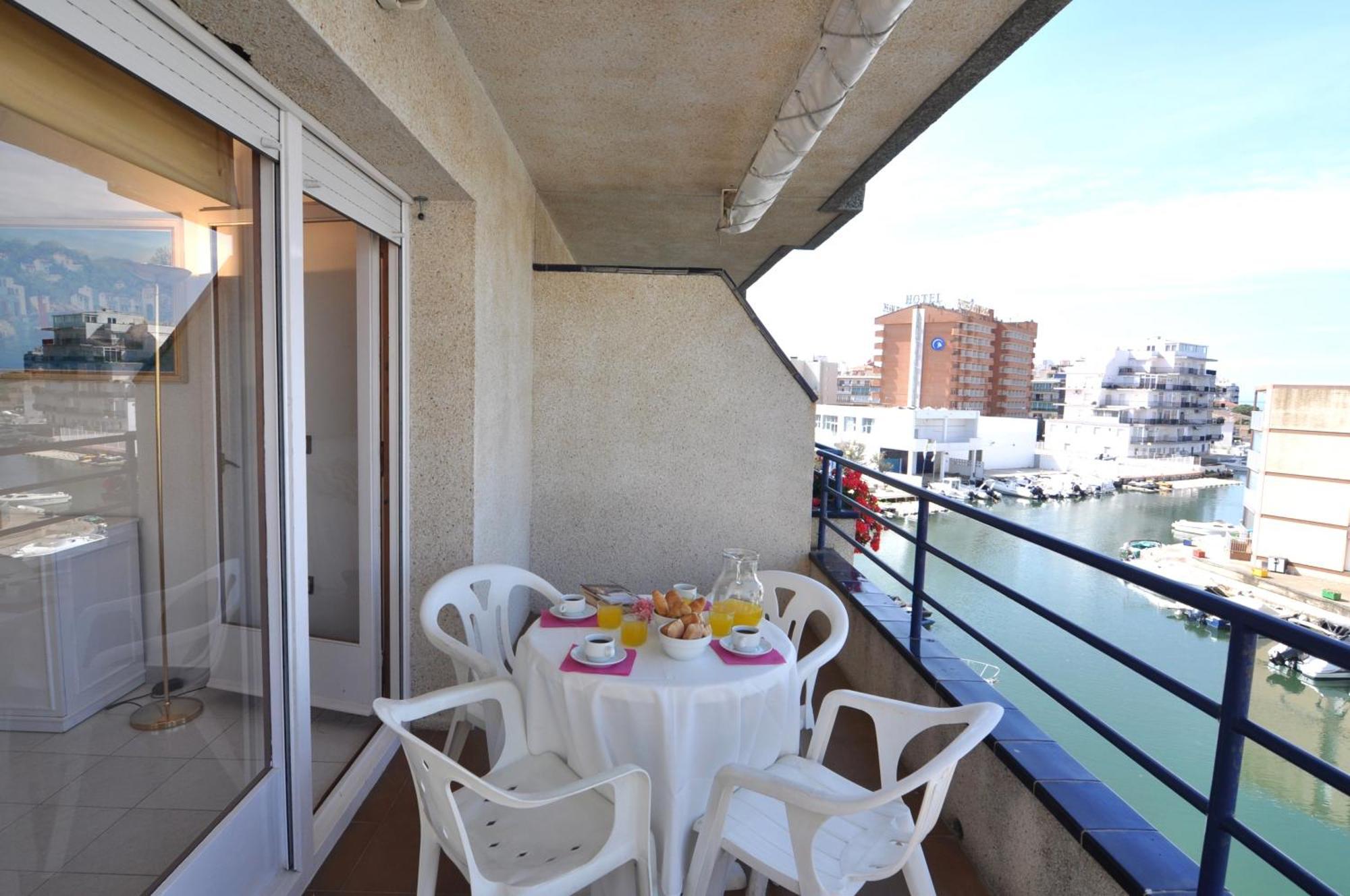 Rnet-Port Margarita 3D Apartment Росес Екстериор снимка